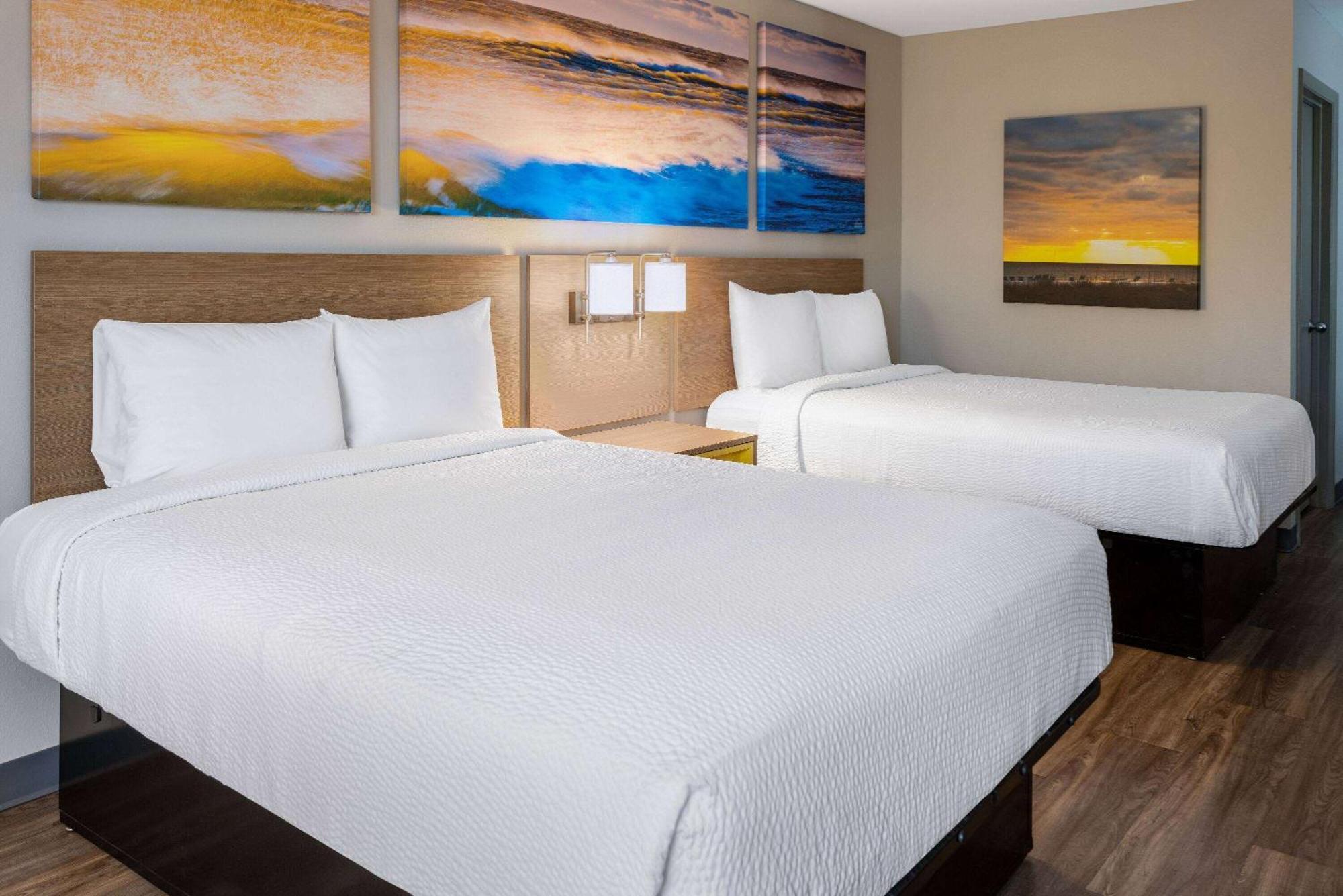 Days Inn By Wyndham Louisburg Екстериор снимка